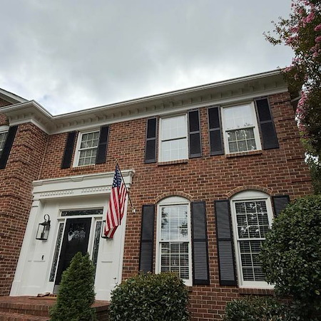 House Soft Washing vs. Pressure Washing: What’s Best for Charlotte Siding?